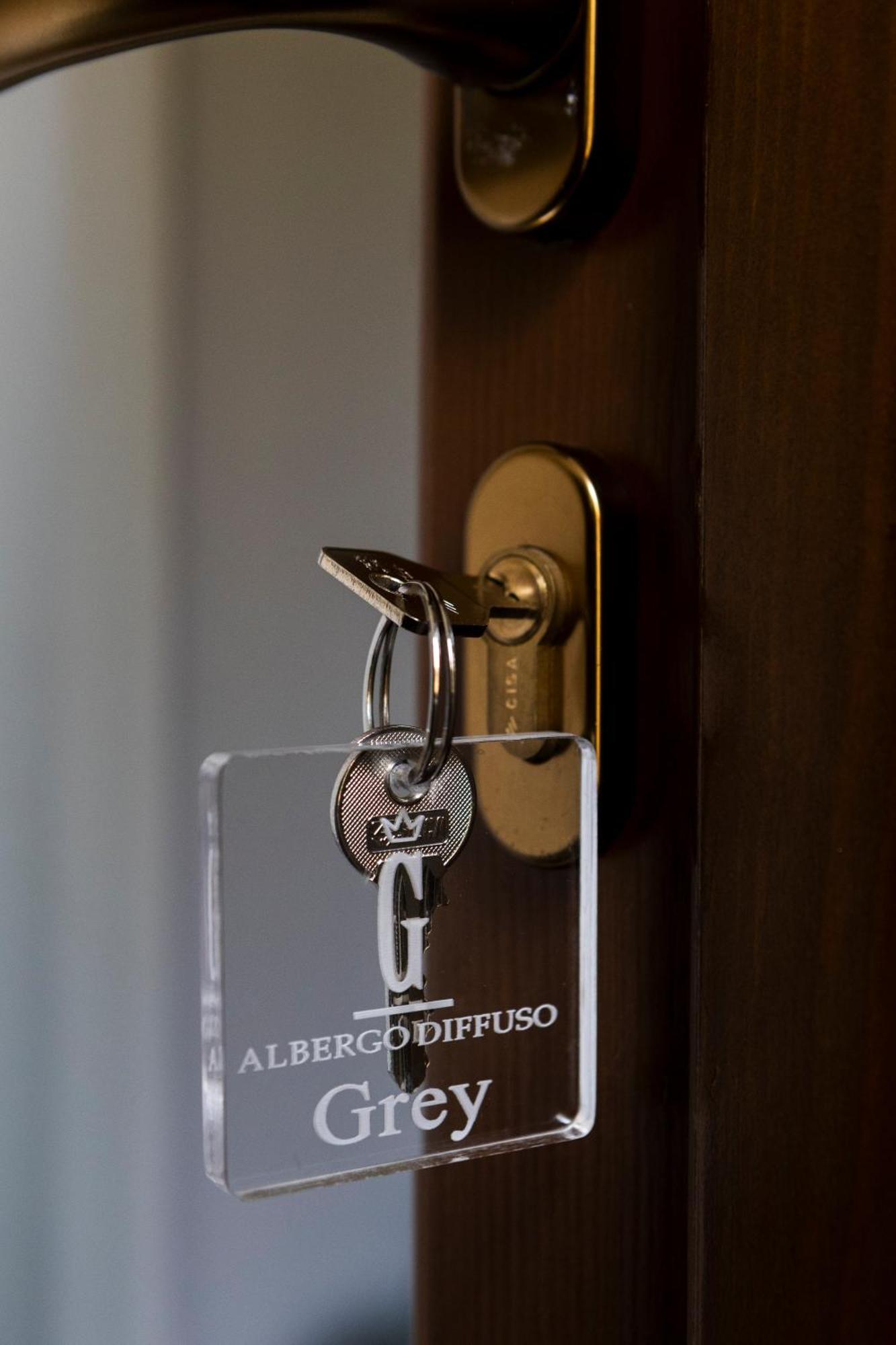 Ginevra Boutique Rooms - Palazzo Leosini - Residenze D'Epoca LʼAquila Zewnętrze zdjęcie