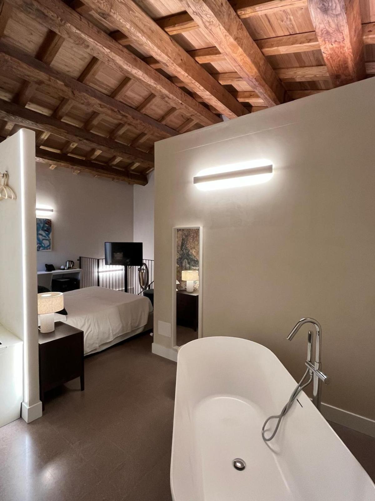 Ginevra Boutique Rooms - Palazzo Leosini - Residenze D'Epoca LʼAquila Zewnętrze zdjęcie
